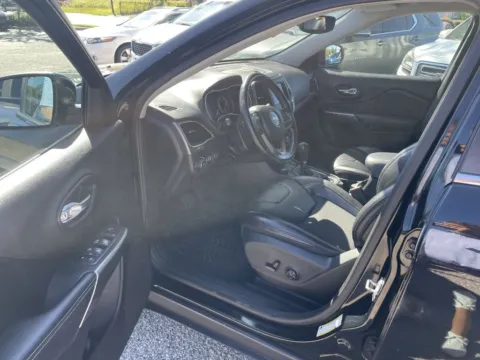 More photos of 2019 JEEP CHEROKEE LATITUDE PLUS at Jarrard Pre-Owned Vehicles, GA