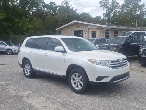 More photos of 2013 TOYOTA HIGHLANDER BASE at Jarrard Pre-Owned Vehicles, GA
