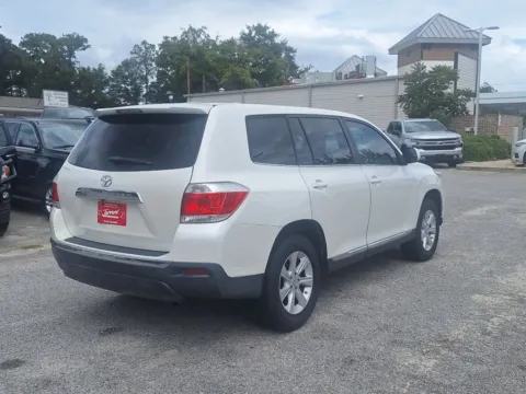 Another view of 2013 TOYOTA HIGHLANDER BASE for sale in Statesboro, GA at Jarrard Pre-Owned Vehicles