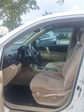 More photos of 2013 TOYOTA HIGHLANDER BASE at Jarrard Pre-Owned Vehicles, GA