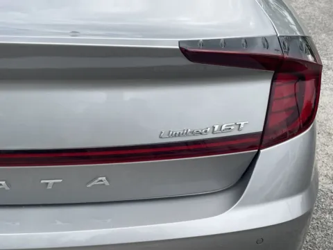 More photos of 2021 HYUNDAI SONATA LIMITED at Jarrard Pre-Owned Vehicles, GA