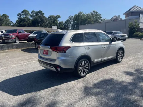 More photos of 2020 Mitsubishi Outlander at Jarrard Pre-Owned Vehicles, GA