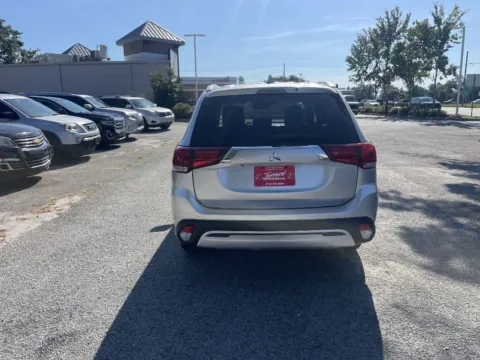 More photos of 2020 Mitsubishi Outlander at Jarrard Pre-Owned Vehicles, GA