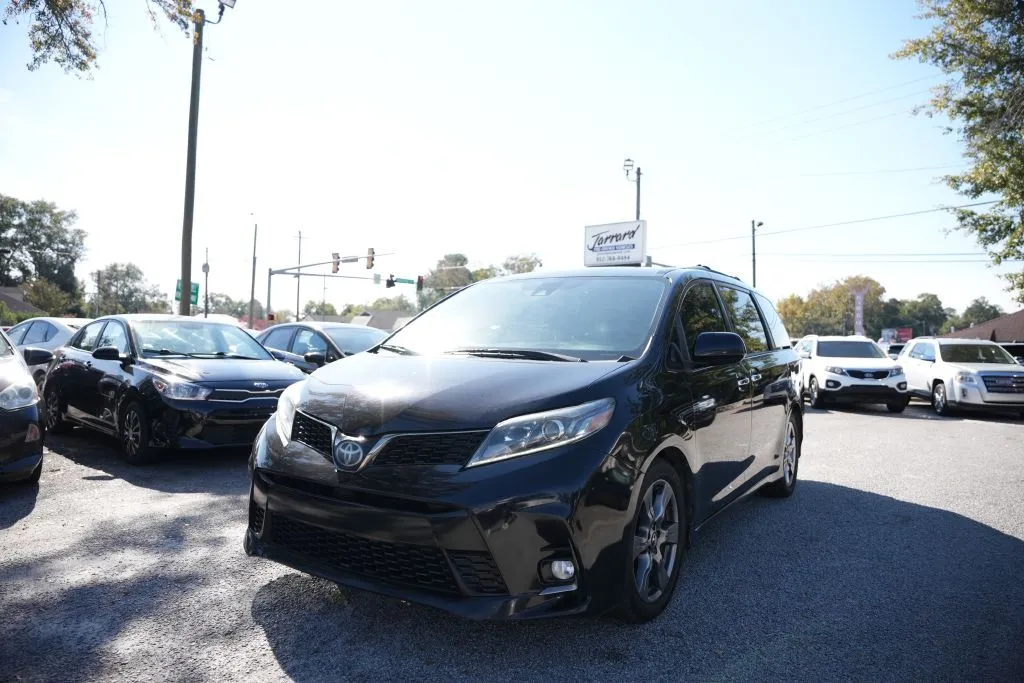 Black 2018 Toyota Sienna for sale in Statesboro, GA