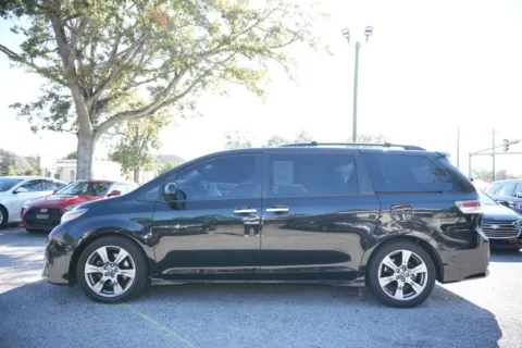 Another view of 2018 Toyota Sienna for sale in Statesboro, GA at Jarrard Pre-Owned Vehicles