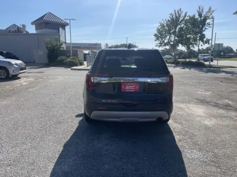 More photos of 2021 GMC Acadia SLE at Jarrard Pre-Owned Vehicles, GA