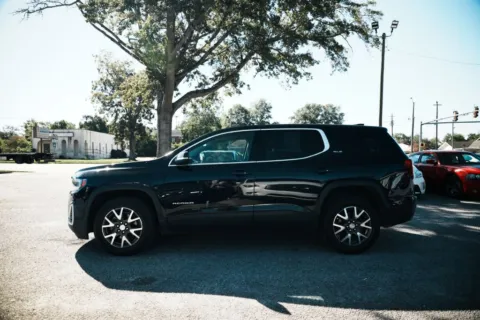 Another view of 2021 GMC Acadia SLE for sale in Statesboro, GA at Jarrard Pre-Owned Vehicles
