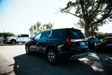 More photos of 2021 GMC Acadia SLE at Jarrard Pre-Owned Vehicles, GA