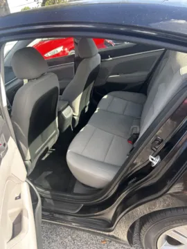 More photos of 2020 Hyundai Elantra SEL at Jarrard Pre-Owned Vehicles, GA
