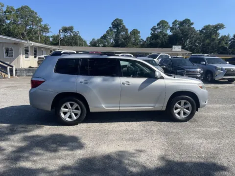 More photos of 2010 Toyota Highlander at Jarrard Pre-Owned Vehicles, GA