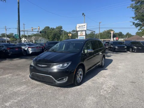 Black 2019 Chrysler Pacifica Limited for sale in Statesboro, GA
