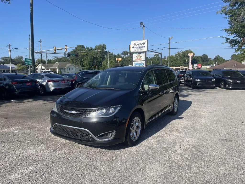 Black 2019 Chrysler Pacifica Limited for sale in Statesboro, GA