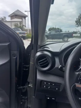 More photos of 2022 Nissan Kicks S at Jarrard Pre-Owned Vehicles, GA