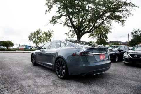 More photos of 2013 Tesla Model S Performance at Jarrard Pre-Owned Vehicles, GA