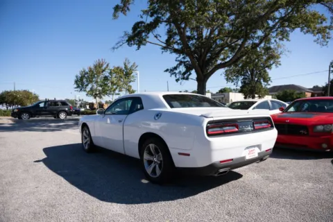 More photos of 2019 Dodge Challenger SXT at Jarrard Pre-Owned Vehicles, GA