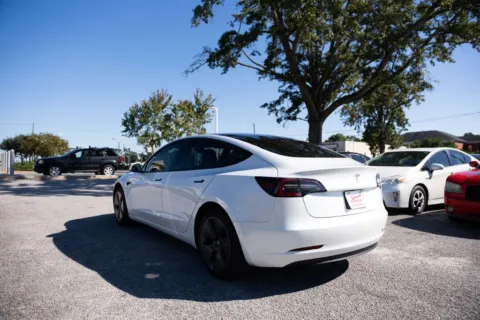 More photos of 2021 Tesla Model 3 Standard Range Plus at Jarrard Pre-Owned Vehicles, GA