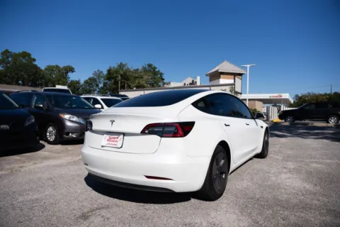 More photos of 2021 Tesla Model 3 Standard Range Plus at Jarrard Pre-Owned Vehicles, GA