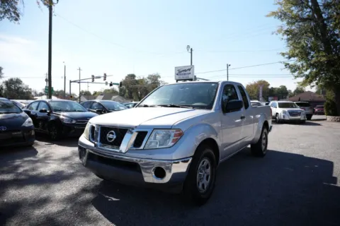 Silver 2010 Nissan Frontier SE for sale in Statesboro, GA