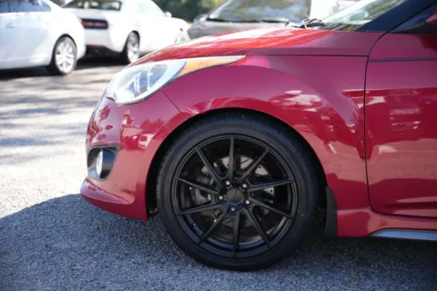 More photos of 2013 Hyundai Veloster Turbo w/Black Int at Jarrard Pre-Owned Vehicles, GA
