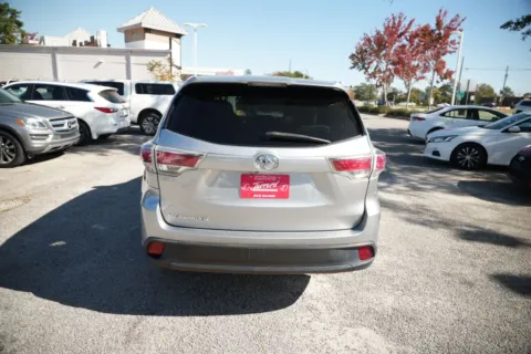 More photos of 2016 Toyota Highlander at Jarrard Pre-Owned Vehicles, GA