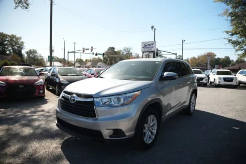 Photos of 2016 Toyota Highlander for sale in Statesboro, GA at Jarrard Pre-Owned Vehicles
