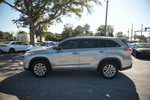 Silver 2016 Toyota Highlander for sale in Statesboro, GA