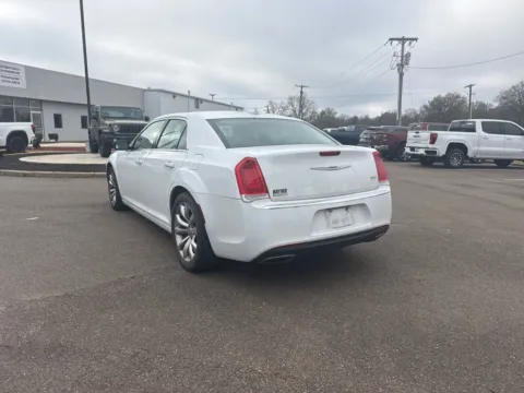 More photos of 2019 Chrysler 300 Touring at D3 Chrysler Dodge Jeep Ram, AR