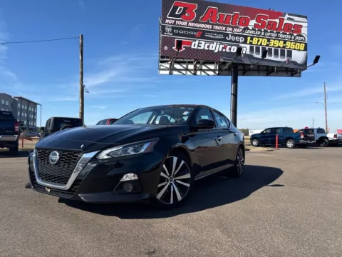 Black 2019 Nissan Altima 2.5 Platinum for sale in West Memphis, AR