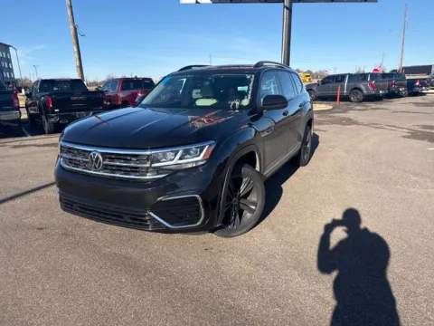 Another view of 2021 Volkswagen Atlas 3.6L V6 SE w/Technology R-Line for sale in West Memphis, AR at D3 Chrysler Dodge Jeep Ram