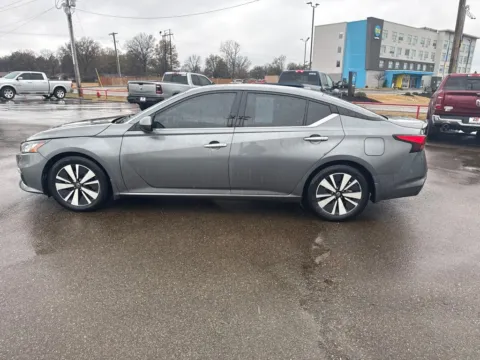 More photos of 2021 Nissan Altima 2.5 SL at D3 Chrysler Dodge Jeep Ram, AR