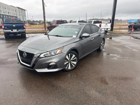 More photos of 2021 Nissan Altima 2.5 SL at D3 Chrysler Dodge Jeep Ram, AR