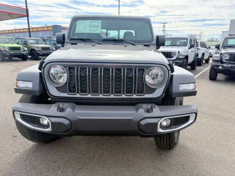 Photos of 2026 Jeep Gladiator Sport for sale in West Memphis, AR at D3 Chrysler Dodge Jeep Ram