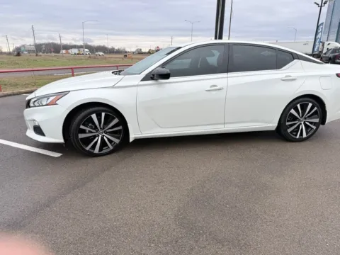 More photos of 2022 Nissan Altima 2.5 SR at D3 Chrysler Dodge Jeep Ram, AR
