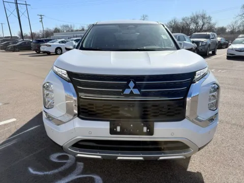More photos of 2024 Mitsubishi Outlander SE Black Edition w/Pano Roof at D3 Chrysler Dodge Jeep Ram, AR