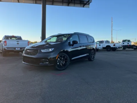 More photos of 2026 Chrysler Pacifica Select at D3 Chrysler Dodge Jeep Ram, AR