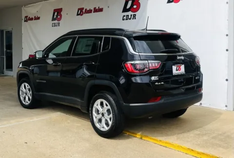 More photos of 2025 Jeep Compass Latitude at D3 Chrysler Dodge Jeep Ram, AR