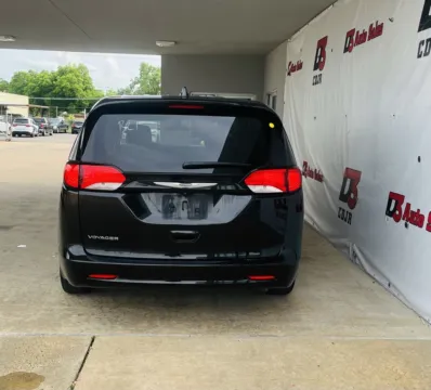 More photos of 2022 Chrysler Voyager LX at D3 Chrysler Dodge Jeep Ram, AR