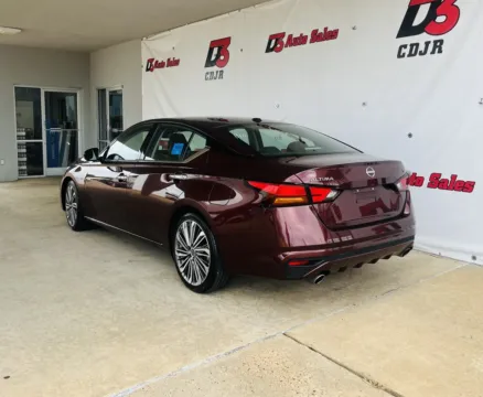 More photos of 2023 Nissan Altima 2.5 SL at D3 Chrysler Dodge Jeep Ram, AR