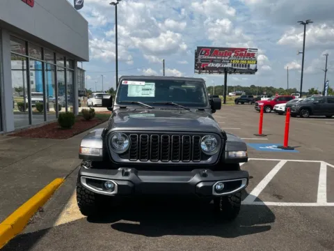 More photos of 2025 Jeep Gladiator at D3 Chrysler Dodge Jeep Ram, AR