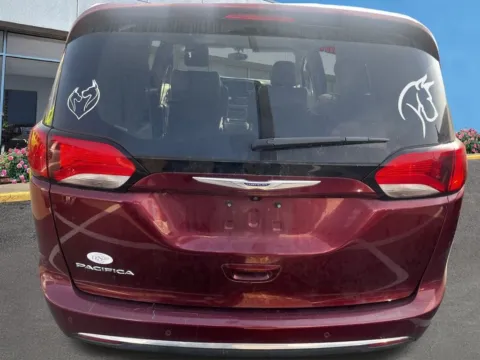 More photos of 2020 Chrysler Pacifica Touring L at D3 Chrysler Dodge Jeep Ram, AR