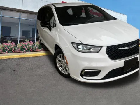 More photos of 2026 Chrysler Pacifica Select at D3 Chrysler Dodge Jeep Ram, AR