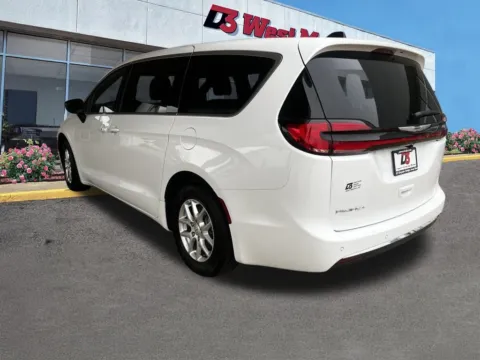 More photos of 2026 Chrysler Pacifica Select at D3 Chrysler Dodge Jeep Ram, AR