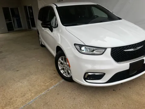 More photos of 2026 Chrysler Pacifica Select at D3 Chrysler Dodge Jeep Ram, AR
