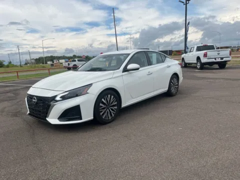 White 2023 Nissan Altima 2.5 SV for sale in West Memphis, AR