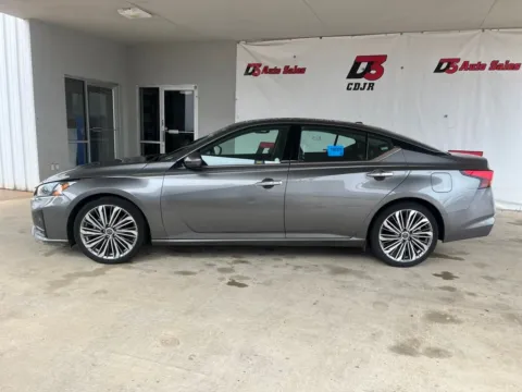Photos of 2023 Nissan Altima 2.5 SL for sale in West Memphis, AR at D3 Chrysler Dodge Jeep Ram