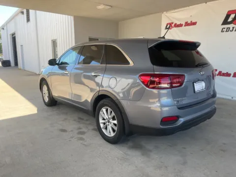 More photos of 2020 Kia Sorento LX at D3 Chrysler Dodge Jeep Ram, AR