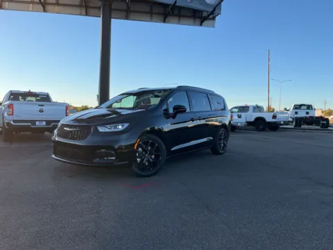 Photos of 2026 Chrysler Pacifica Select for sale in West Memphis, AR at D3 Chrysler Dodge Jeep Ram