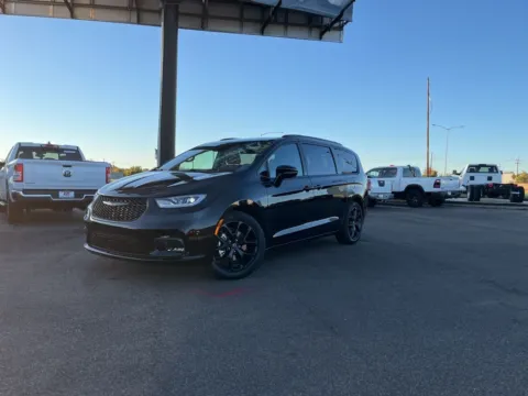 Another view of 2026 Chrysler Pacifica Select for sale in West Memphis, AR at D3 Chrysler Dodge Jeep Ram