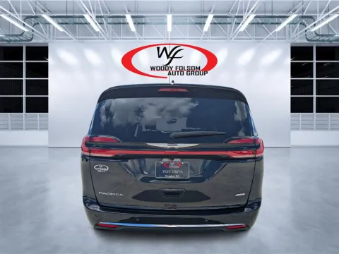 More photos of 2026 Chrysler Pacifica Select at Woody Folsom CDJR of Douglas, GA