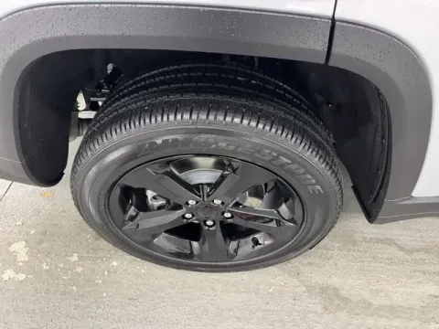 More photos of 2025 Jeep Grand Cherokee L Altitude X at Woody Folsom CDJR of Douglas, GA